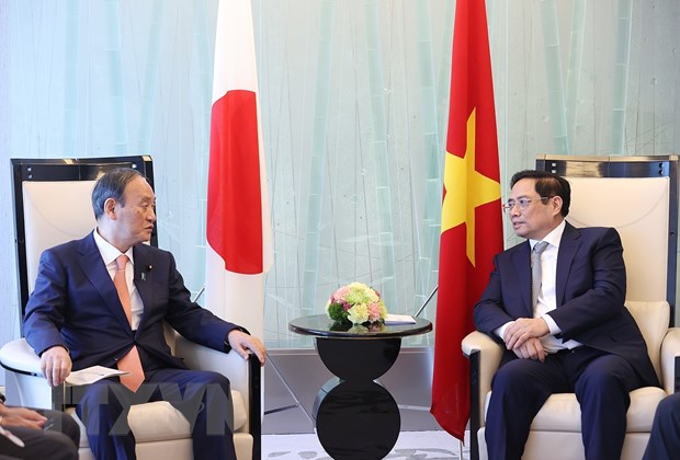 越南政府总理范明正会见日本前首相菅义伟
